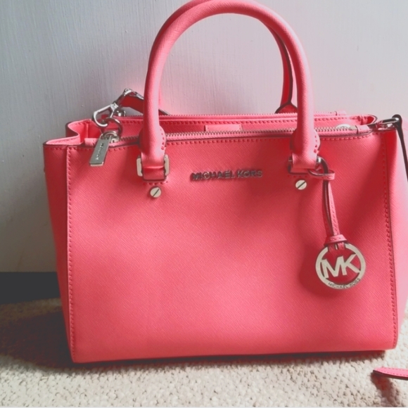 Michael kors purse - Picture 1 of 4